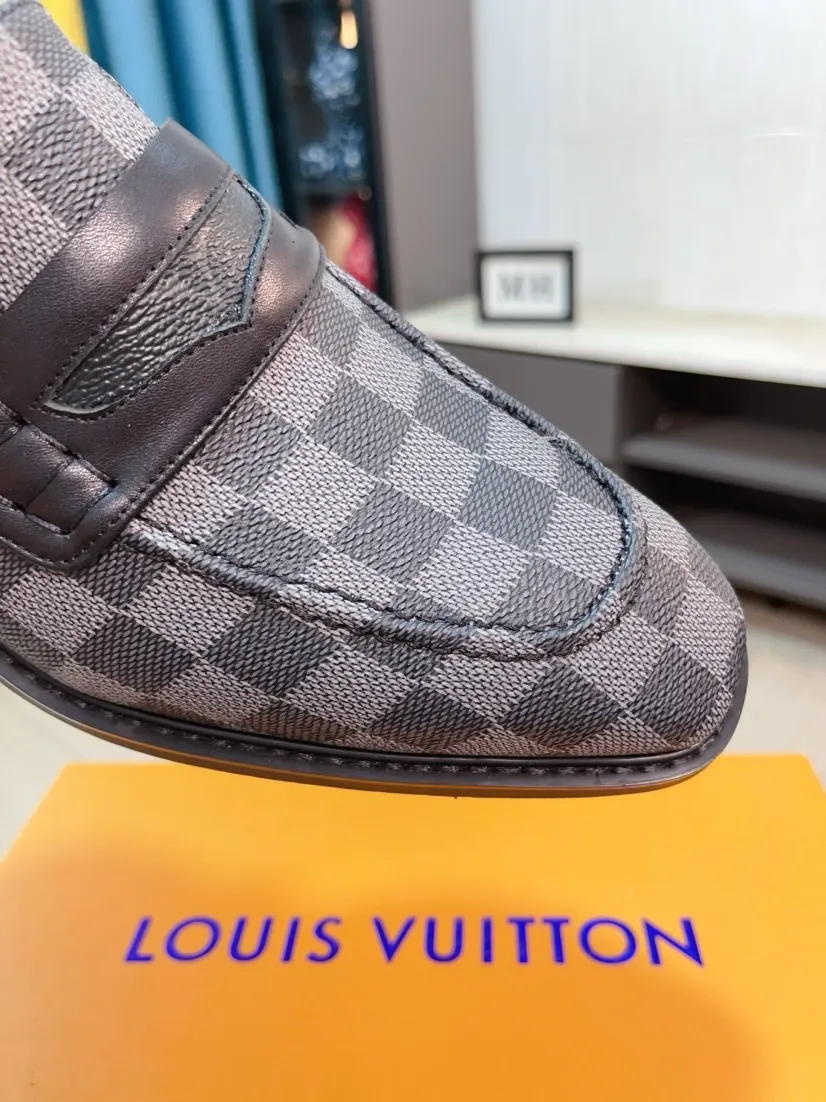 Ex-factory price 720🌹🌹High version [LV] Louis Vuitton's popular casual leather shoes🎖Fashionable and elegant🎖🎖Material: Original imported open-edge beaded cowhide, washed cowhide leather lining, original open-molded rubber outsole, high-end and classy, ​​elegant quality, instantly transforming into a handsome man ❤❤Standard\nNumber: 38-44